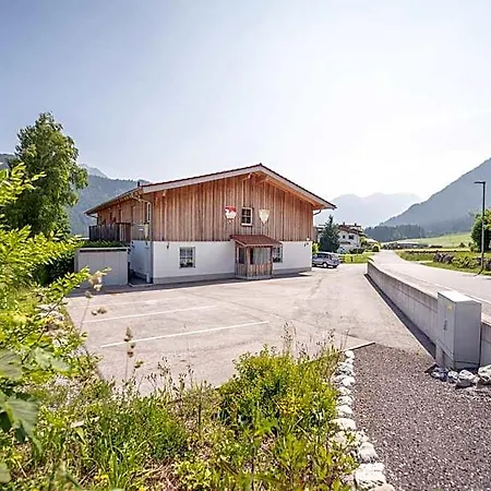 Gaestehaus Am Hahnenkamm 3*