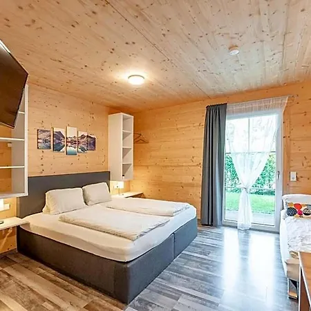 Gaestehaus Am Hahnenkamm מלון Höfen