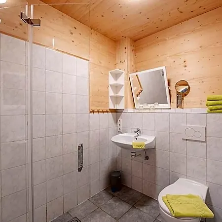 Gaestehaus Am Hahnenkamm מלון Höfen